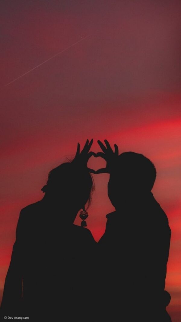 Romantic Couple Wallpaper – Aesthetic Love HD Background for Mobile
